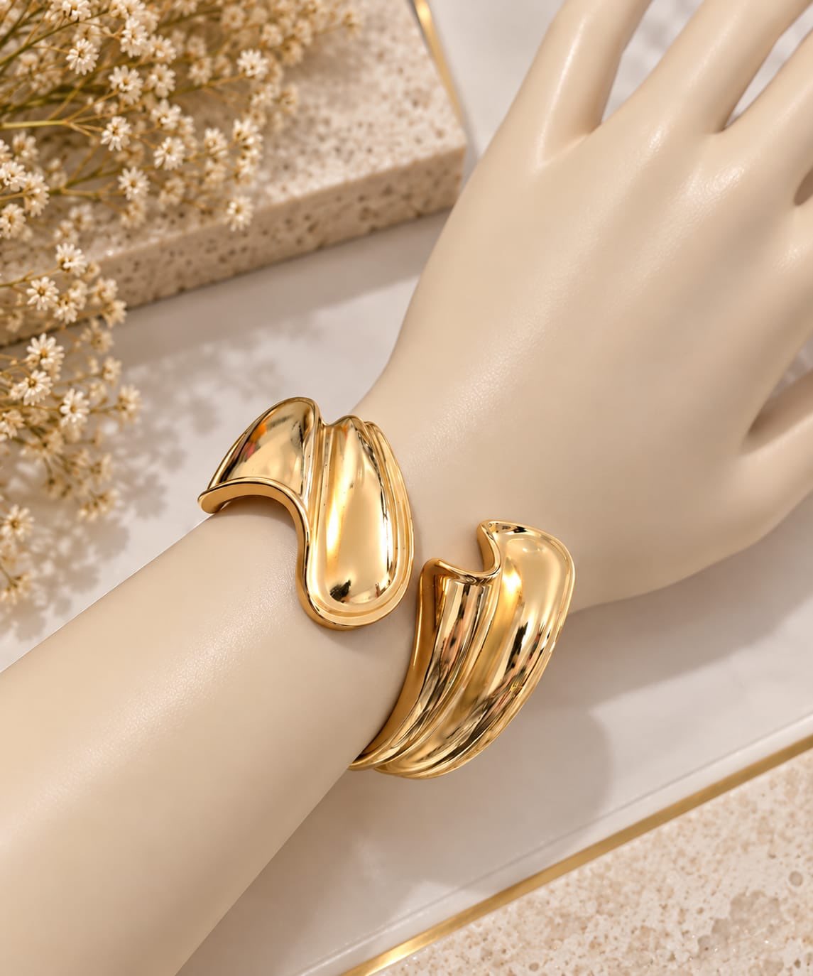BRAZALETE EN DORADO